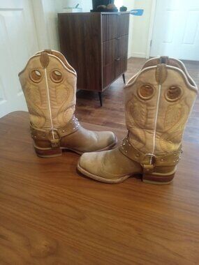 Women's Artillero Floral Design with Rhinestones Leather Boots Size 6 M